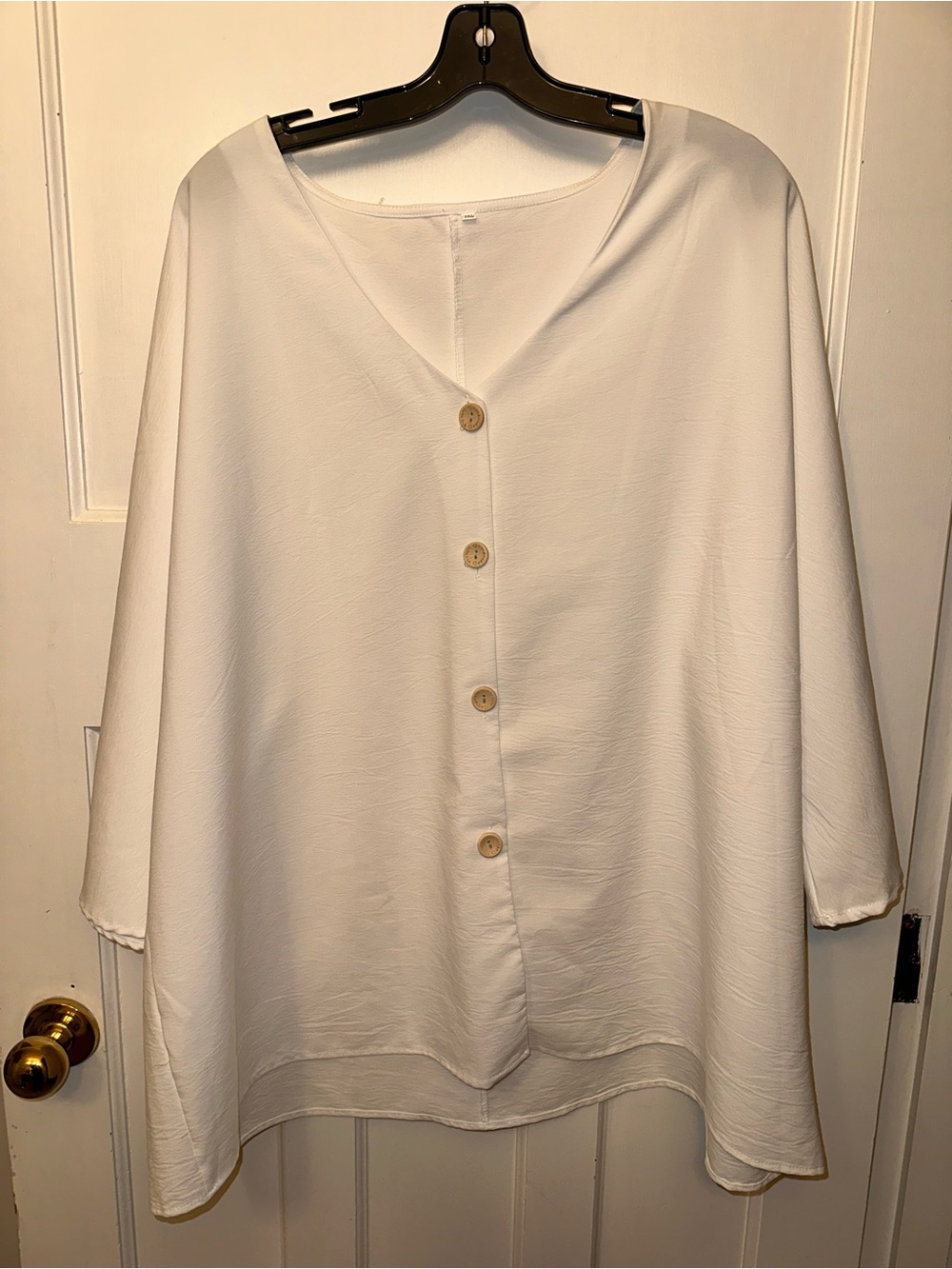 ⭐️ 5X Relaxed V-Neck Button Front Women's Top in White